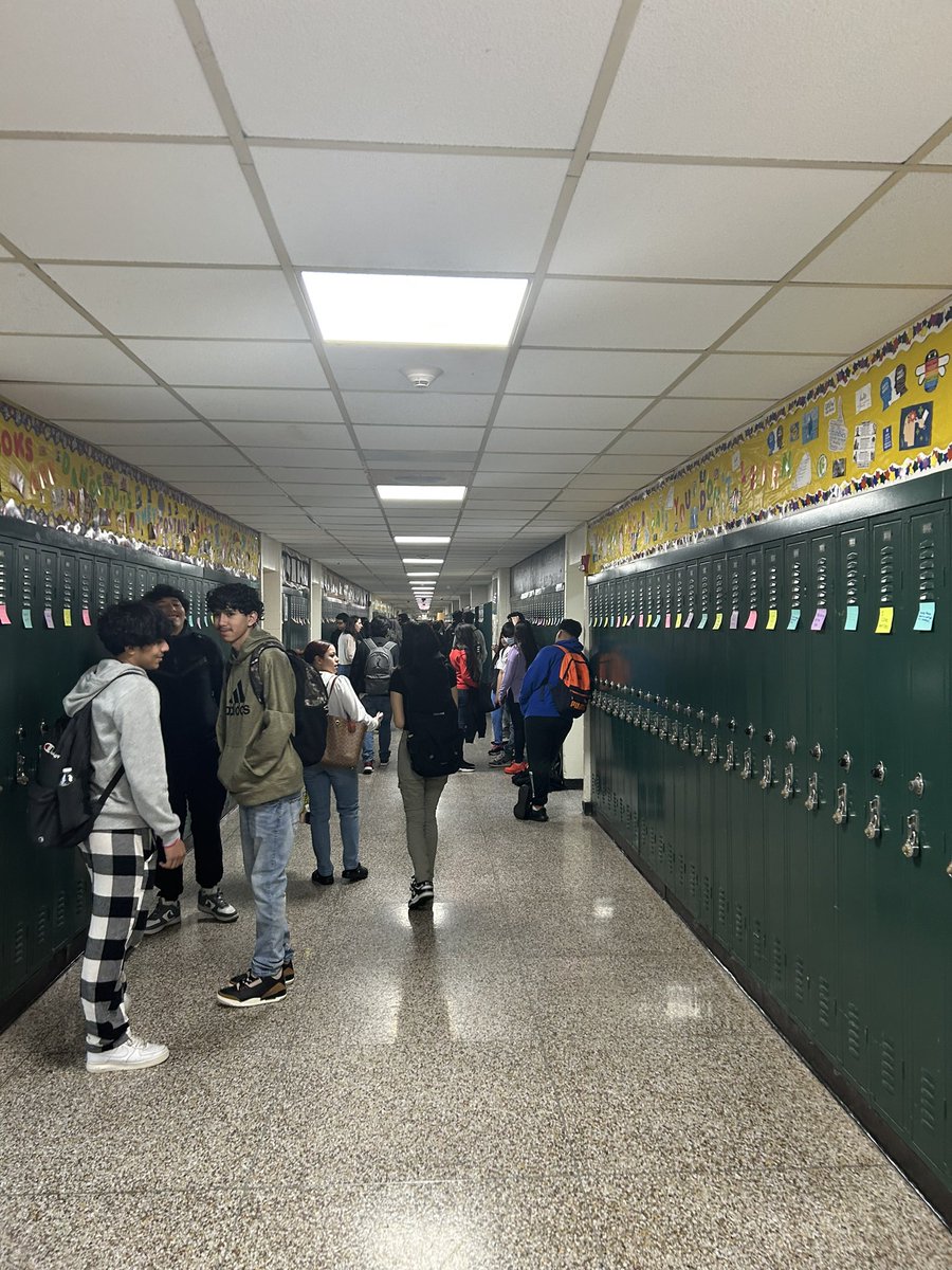 WHS wraps up RAK Week with a Kindness Chain signed by everyone who took the Kindness pledge. Much gratitude to my SEL Scholars who helped to write and post Kindness Quotes on every student locker 🙏🏽💛💚 #onewestbury #onewestburySEL #RandomActsOfKindnessWeek