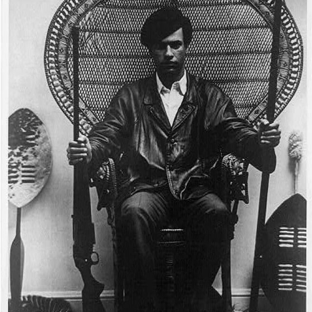 🤔 #chrisbrown trending topic of discussion. I'm celebrating a real one birthday. Salute #HueyPNewton ✊🏾⚔️