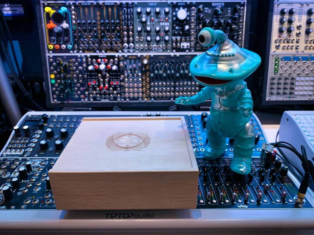 harlequindjinn's tweet photo. New arrival. #er301 #eurorack #harlequindjinn #jamegon #ジャメゴン #knave #knavetokyo #ネイヴ東京 #modularsynth #modularsynthesizer #orthogonaldevices #sofubi #ソフビ #soundcomputer #synth #synthesizer https://t.co/wLLep7ULHJ https://t.co/sx3CyYCmJ9