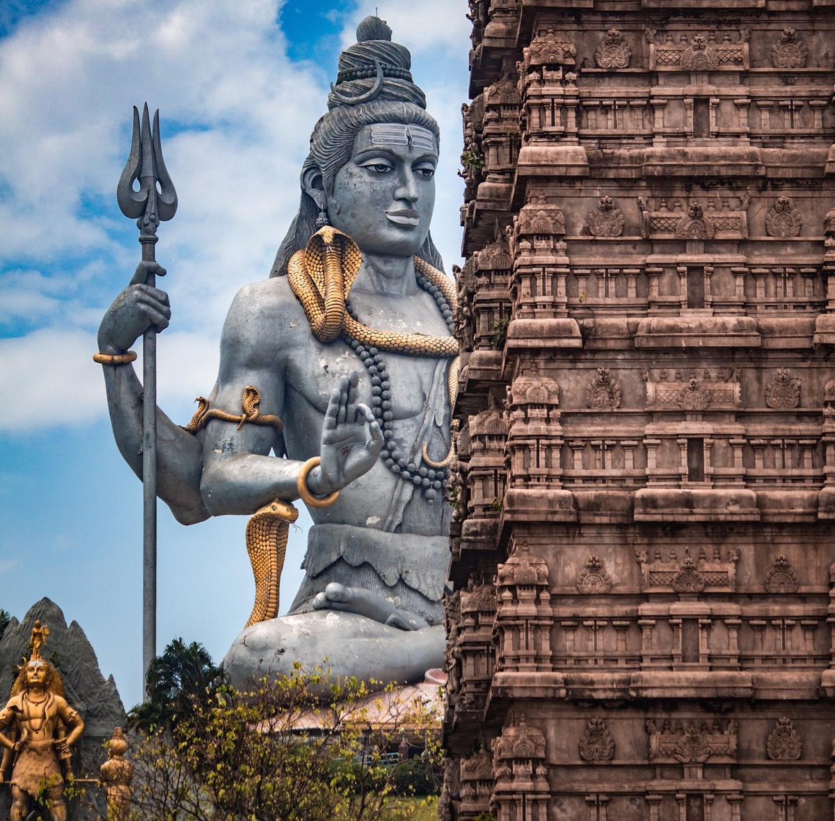 आप सभी को योगरात्रि महाशिवरात्रि की अगणित मंगलकामनाएं 🙏🏻
#Mahashivratri