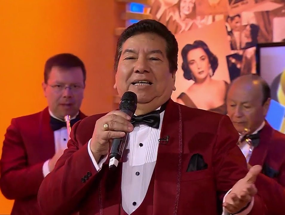 Ayatanland's tweet photo. Tommy Rey a Neme @jananeme "bitch stole my look"
#NocheCero https://t.co/xVT60c1Y0H