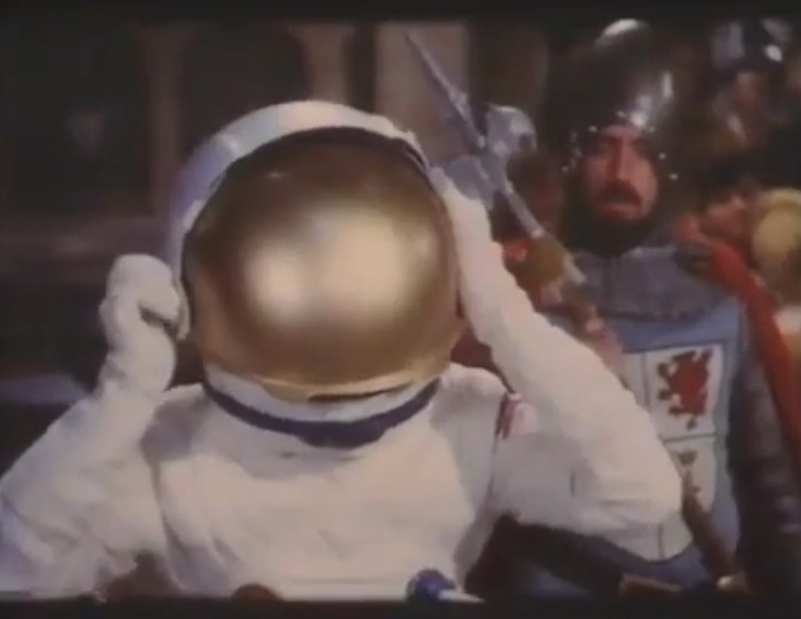 Bigviper's tweet image. 宇宙服と甲冑の心地よい既視感はこれだった☺️
ナツカシー🫶

#櫻坂46Cool 
#unidentifiedflyingobject