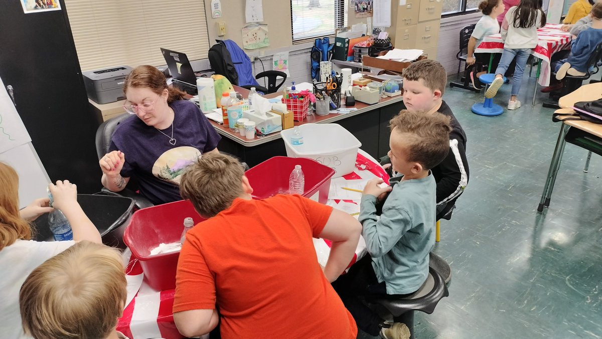 Betsy Harris is teaching 3rd tweet media