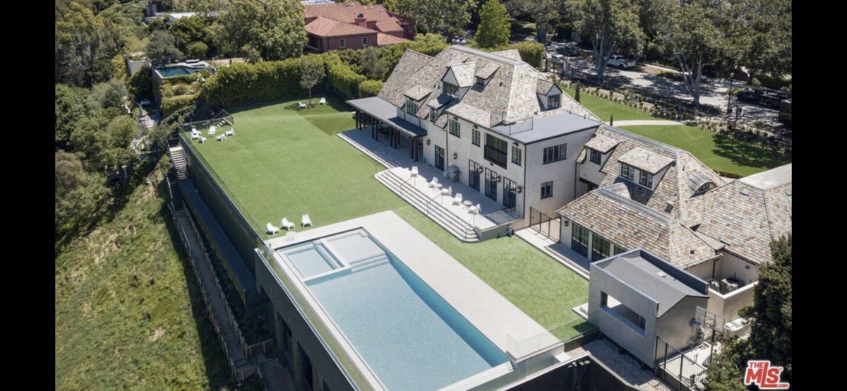kyle_heu's tweet photo. @Daniel_Rapaport When you want a backyard but live on a cliff https://t.co/5U2VzIA23Z