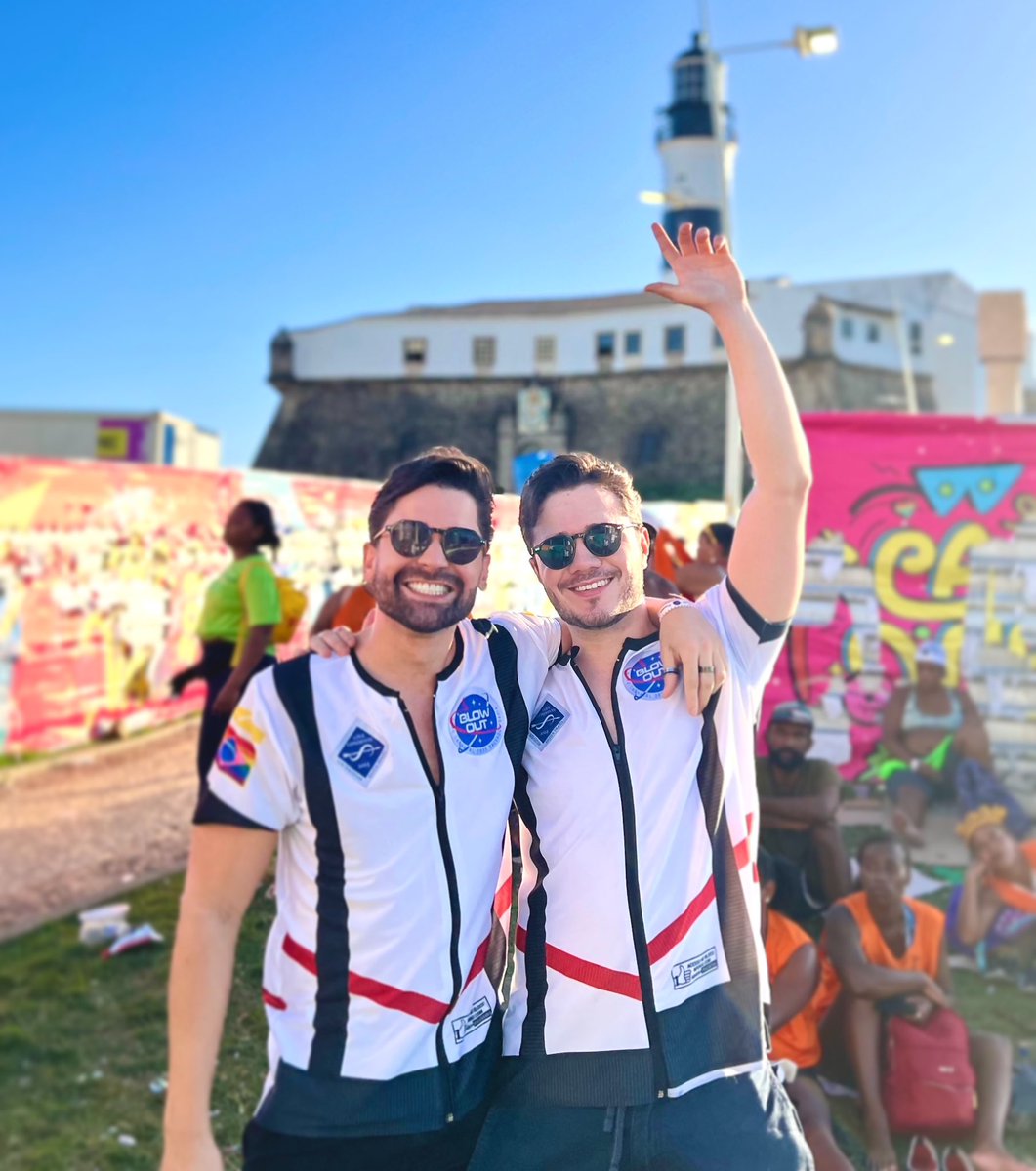 Luancsv's tweet photo. Comemorando um ano juntos em grande estilo! @pedrodeluciano #carnavalssa #claudialeitte #blowout #salvador https://t.co/D2rx2rAXoA