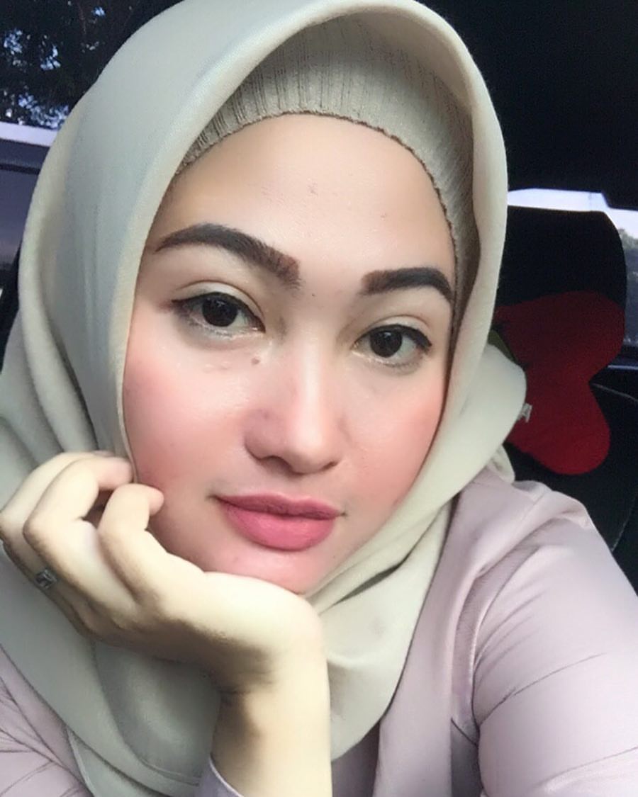 ratukalina's tweet photo. Menurutmu aku cantik ga si ? https://t.co/W5PFKKIh9z