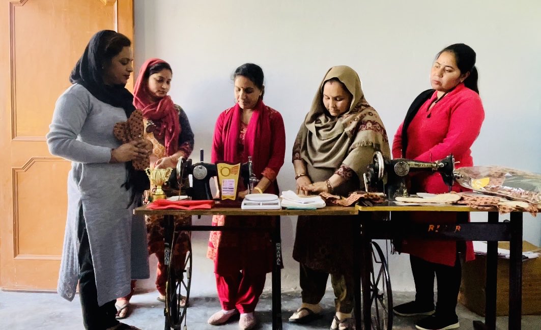 jkrddpr's tweet photo. #SHG #Shakti of Bhalwal block #Jammu, around 15 women involved in #sanitary making unit &amp; they make 7-8 packs of reusable pads in a day. These rash-free, reusable &amp; eco-friendly sanitary pads are made up of natural ingredients like banana fibre etc. and provide a great….. https://t.co/x3JlzhKQVN