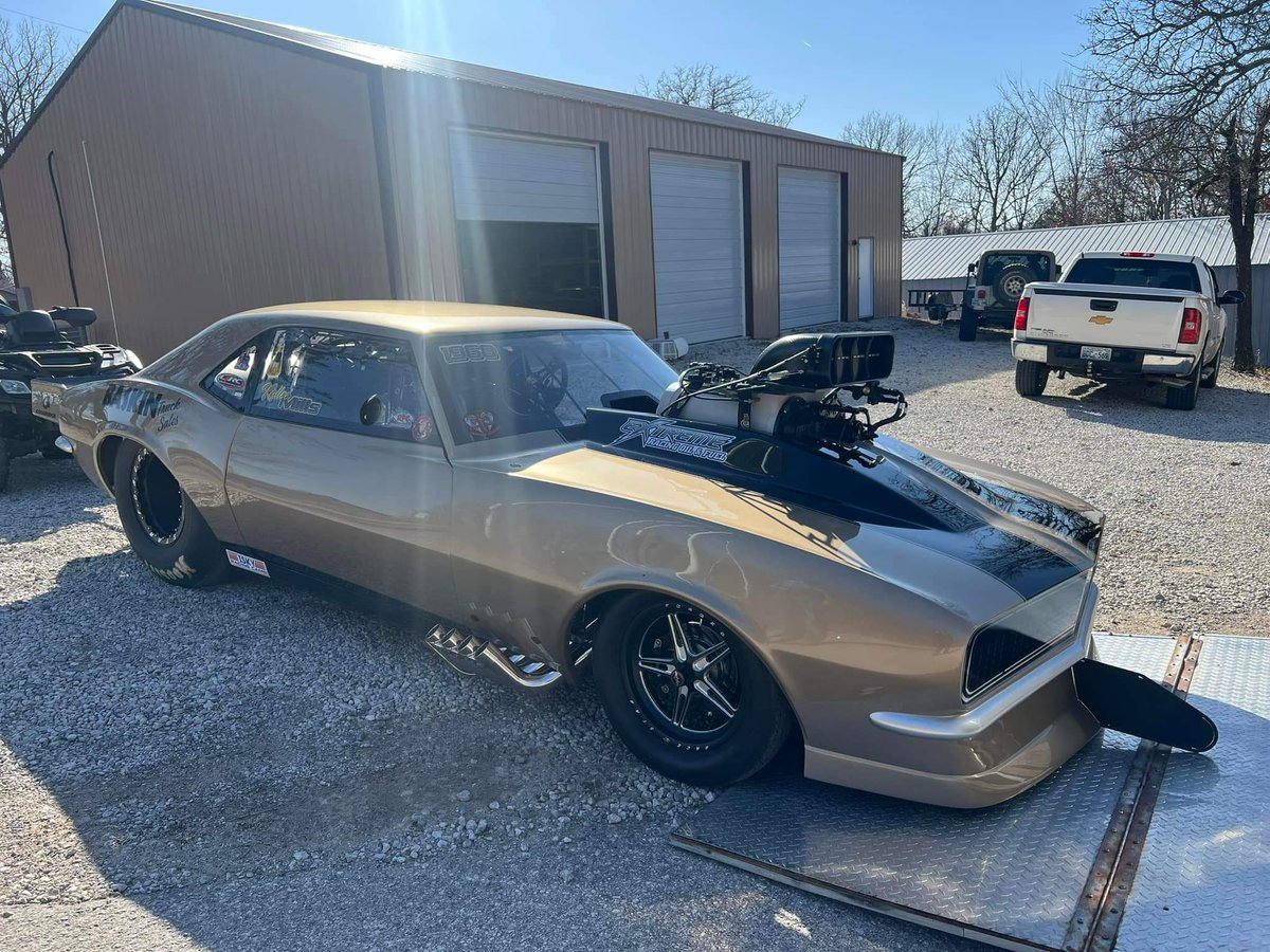 Looks like Mills went to screw blower.. <a href="/JC2YA/">JOHN  CHAPMAN (Jody)</a>  <a href="/StOutFans/">Street Outlaws Fans</a>