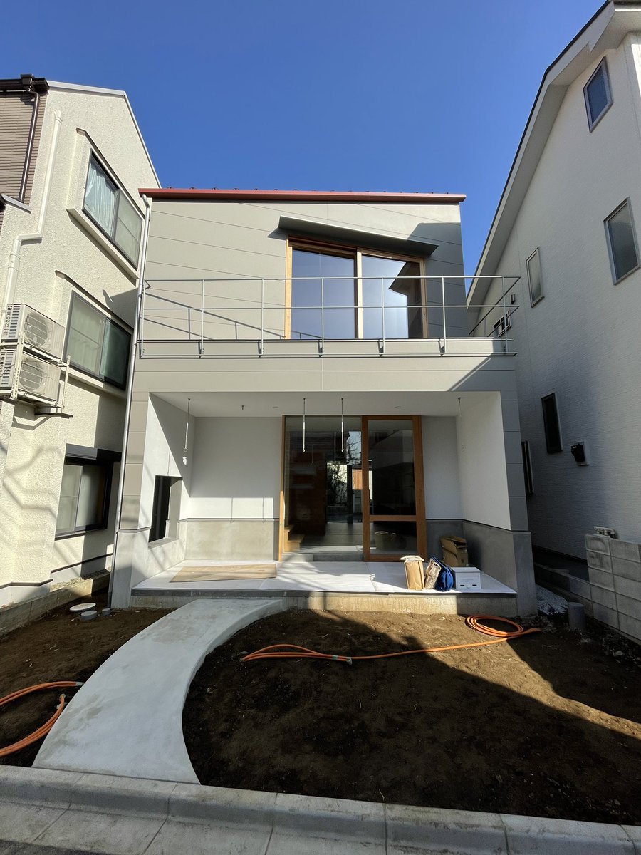 LABSHIB's tweet photo. 今日はikmo設計の野方にある住宅のオープンハウスです。二面接道で通り土間のあるカワイイ住宅です。 https://t.co/eCwyJT4n6R