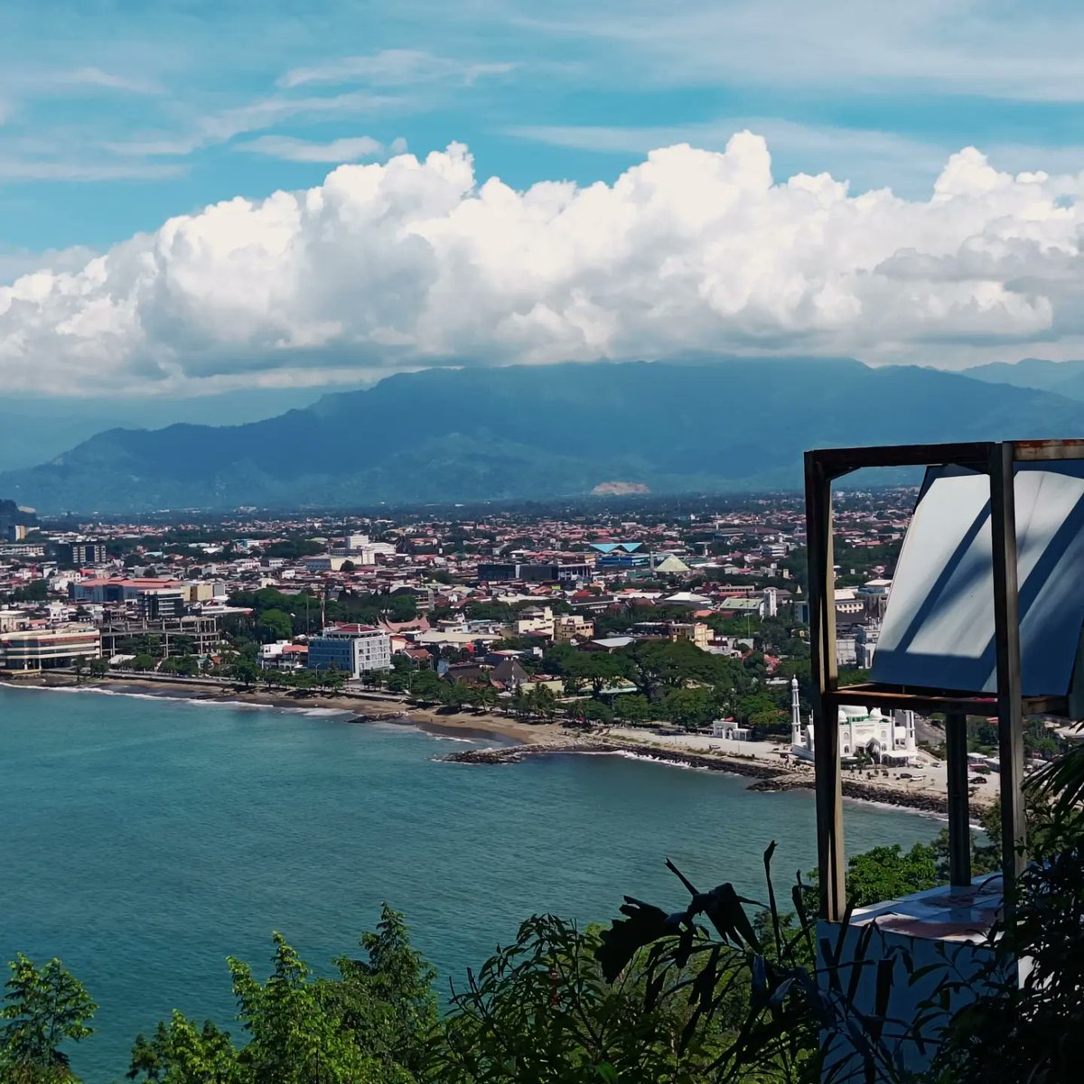 Bbenk048's tweet photo. #padang 
#gowes 
#sabtupagi https://t.co/g3ZicKj6LE