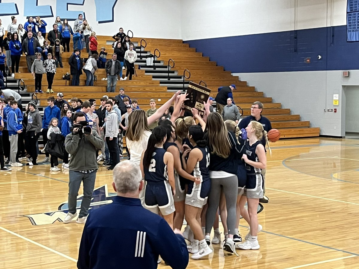Congratulations <a href="/GbbMrhs/">MRHS Titans GBB</a>  on your IHSA 2A Regional Championship! Great game ladies! #100wins <a href="/szljweber/">Scott Weber</a>