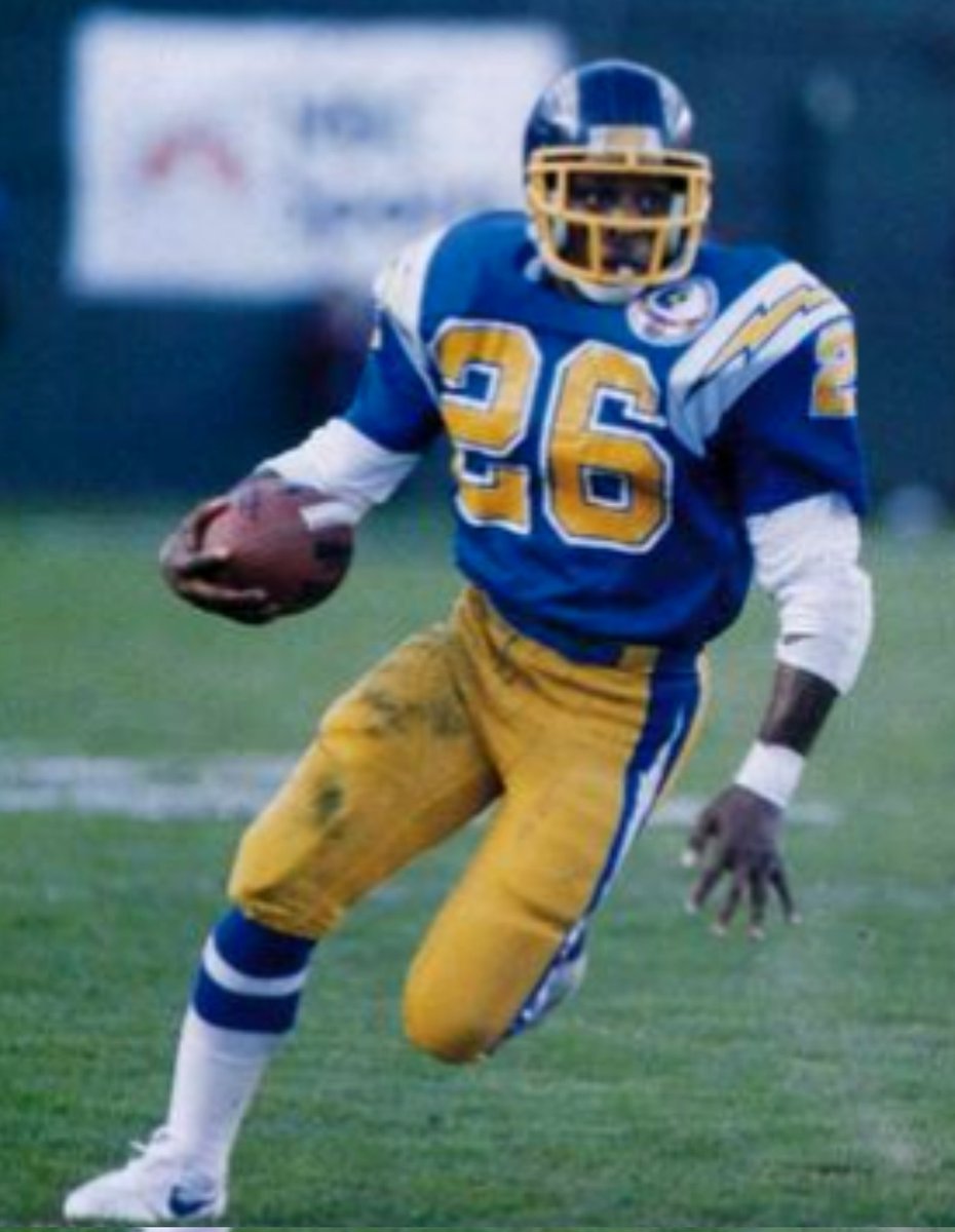 FB_Helmet_Guy's tweet photo. Fun fact. In 1985, Lionel James set the NFL record for all-purpose yards in a season with 2,535 yards and also set the NFL record for receiving yards by a RB with 1,027 yards. https://t.co/ACmOWCla0h