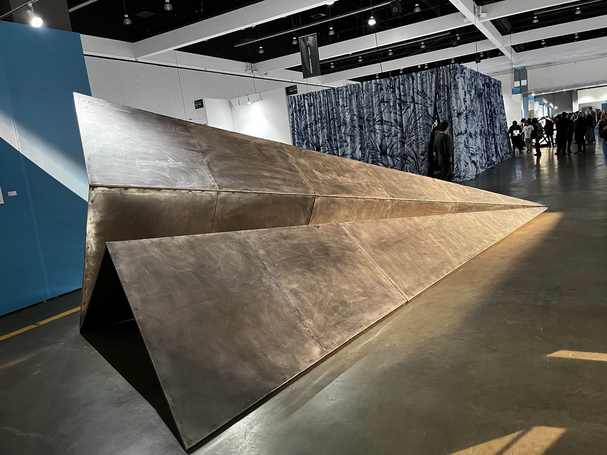 jasonostro's tweet photo. @Dvyntwoman @joeyfeldman @LaurenceFuller Not showing this year, but some beautiful pieces in the show.  Gabba has a show in Berlin in April though :) https://t.co/Qu0mOK2eKD