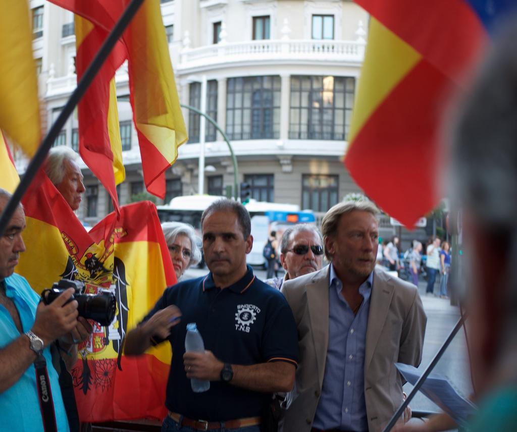 monteolivetanus's tweet photo. Javier García Isac no es un periodista, es un PUTO NAZI al que nadie entiende que le permitan entrar en el Congreso de los diputados. https://t.co/LFy7UGkdHZ