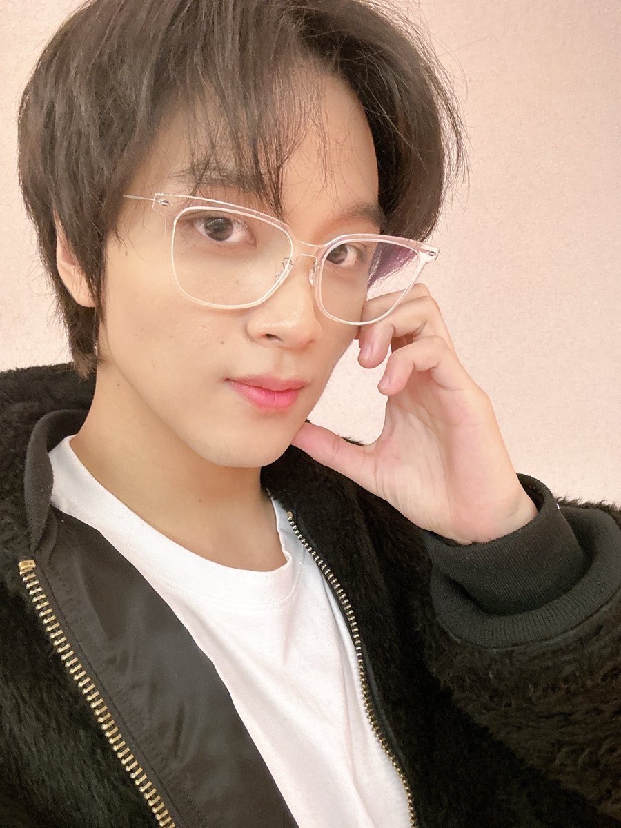 haechan pics tweet media