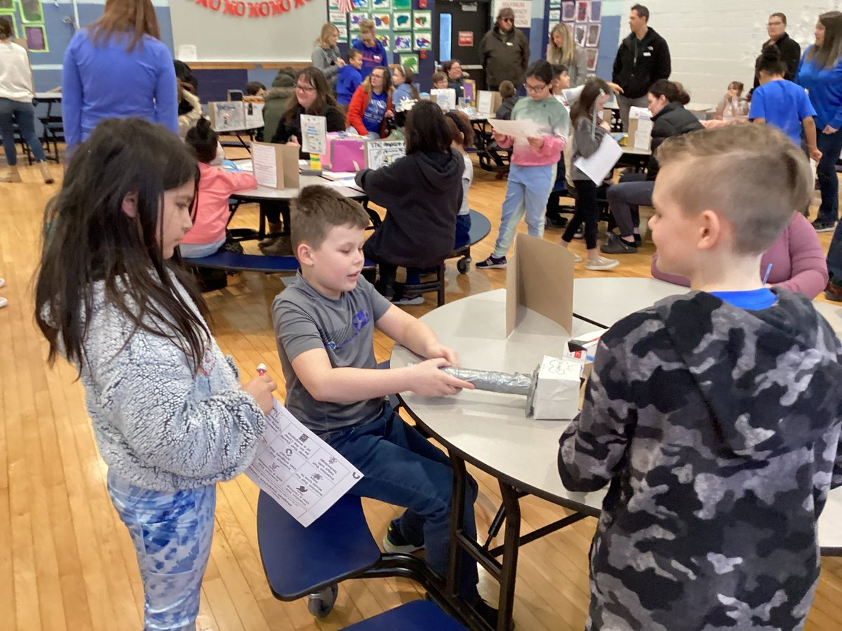JKSTEAMLAB's tweet image. Our 5th Annual 3rd Grade Magnet Invention Convention was held today! Great collaboration with @JkLibrarian and our art and music department.  Ss presented their inventions and advertisements, sang a magnet jingle, and shared their abstract artwork created with magnets.