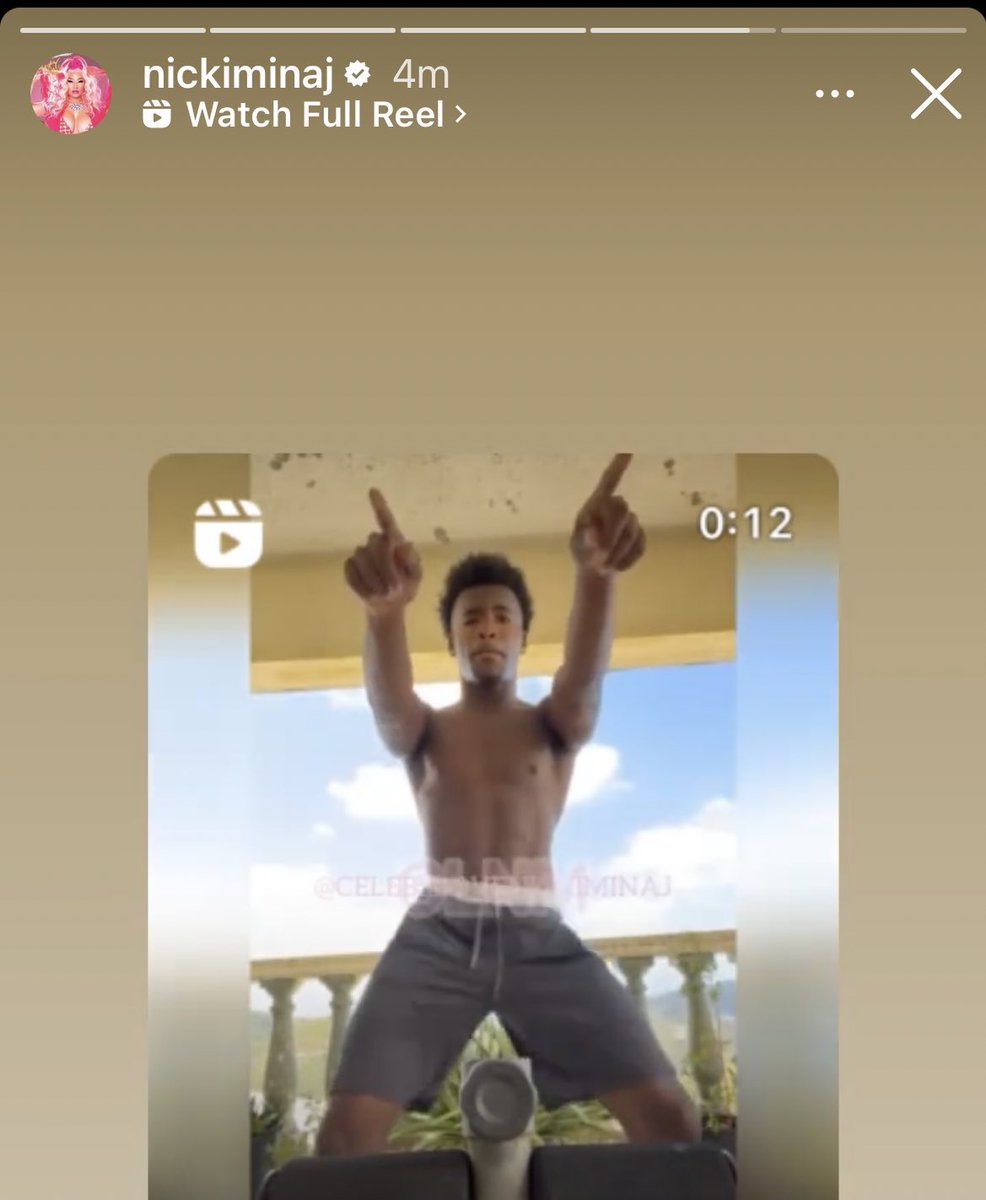 ISLANDBOYY11's tweet photo. IM ON NICKI MINAJ’S STORY WHATTTTT 😳❤️❤️❤️❤️🏝️ I LOVE HER AND ALL YALL https://t.co/XuCQY56ViA