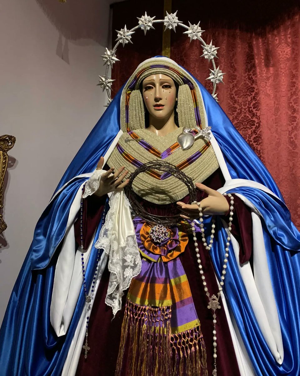EncarnacionMlg's tweet photo. Agradecemos a nuestros recién estrenados vestidores, Pablo Rojo y Pedro Gómez, así como a nuestras queridas camareras, por tan bello trabajo.

#CofradiasMLG 
#visperasmlg 
#despojadoyencarnacionmalaga 
#doshermanasmalaga 
#hebrea2023 https://t.co/z8f4tNiUaz