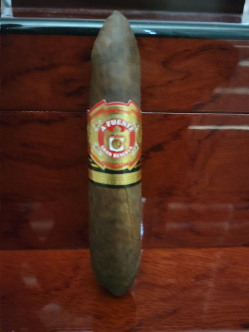 This evening I've got an Arturo Fuente Hemingway Work of Art Maduro many thanks to @Largent001  Thank you Andy!  #FuenteFriday  Looking forward smoking this beauty!