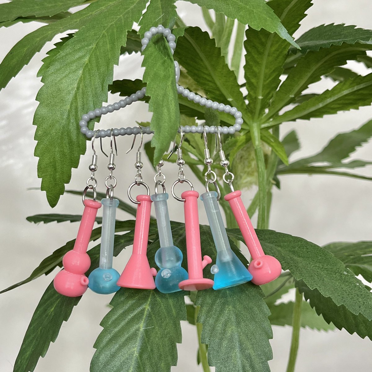 _flowerboyz's tweet photo. RT @CoralReefer420: new earrings just dropped - https://t.co/sMMAXGuL6L https://t.co/yuD5gWWZVA