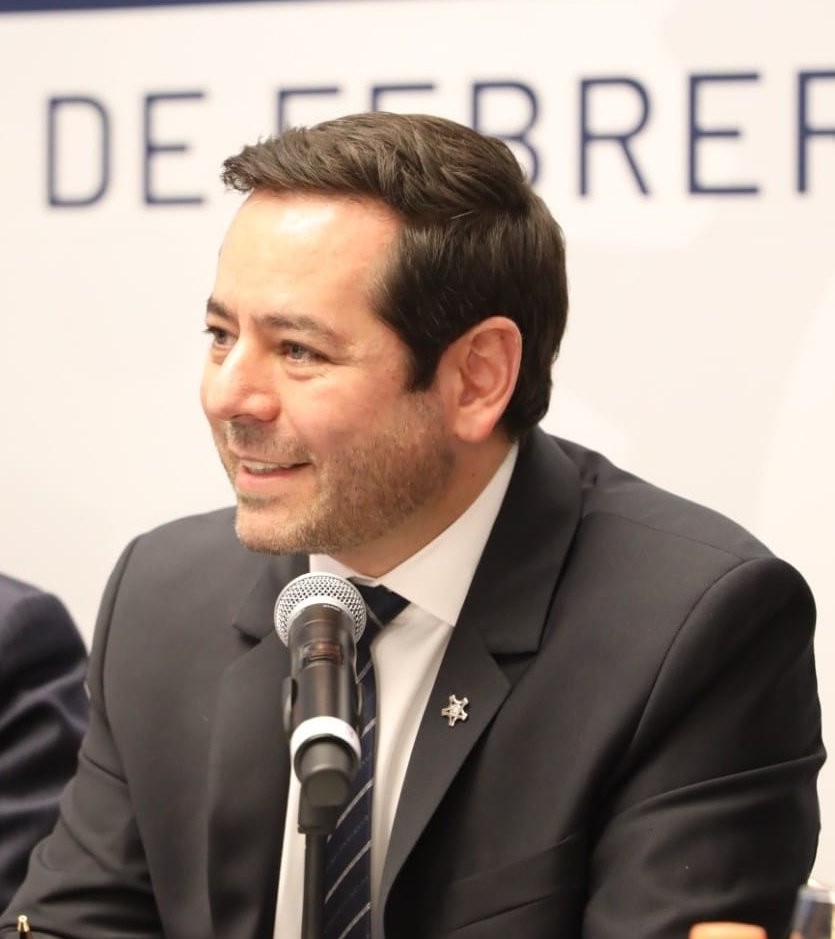 GrupoT21's tweet photo. Elim Luviano asume presidencia de Comisión de Seguridad en @CONCAMIN 
#GrupoT21 #Conamin #Canapat 
@e_luviano @abugaberjose @AmanacOficial 
https://t.co/v3Pm7p4osF https://t.co/D76n0cJuR8