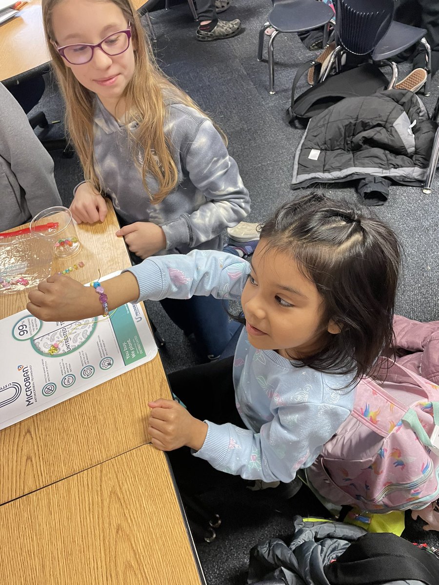 Dkeller_sd54's tweet image. This week Team 132 had the best time making buddy bracelets with our Pack Pals! Check out these kinder/ 5th grade jewelry collaborations😍 #weare54 #buddyclass