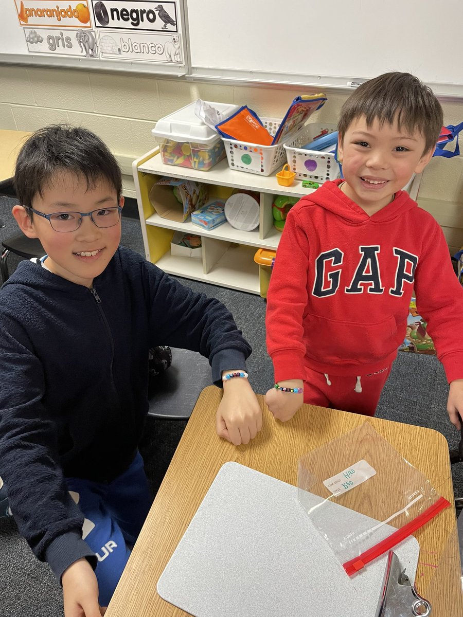 Dkeller_sd54's tweet image. This week Team 132 had the best time making buddy bracelets with our Pack Pals! Check out these kinder/ 5th grade jewelry collaborations😍 #weare54 #buddyclass