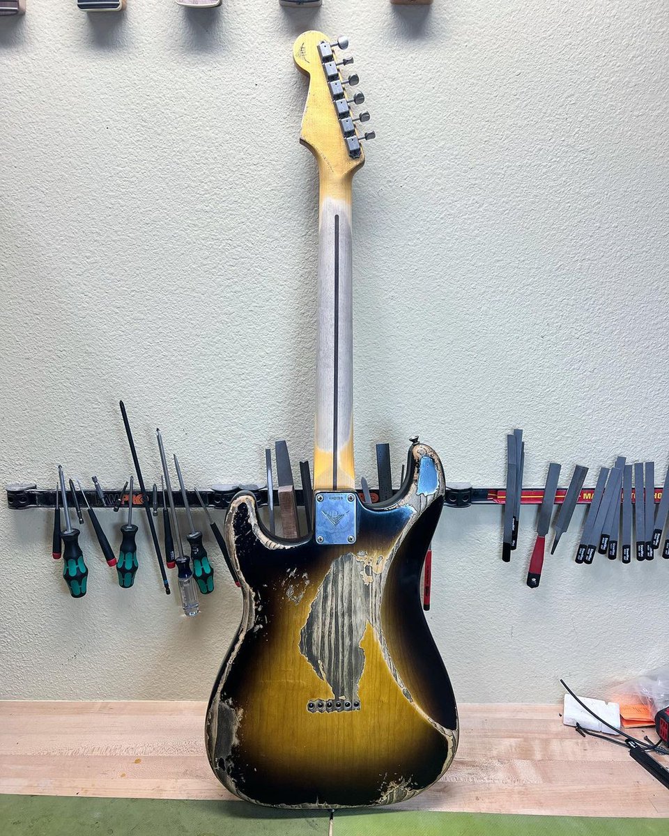 This incredible ’57 2-Color Sunburst Strat — from the bench of Andy Hicks — has ’57 handwound Strat pickups in the neck and middle position, a Strat Fat ‘50s in the bridge, a quartersawn maple neck with narrow/tall frets with a 9.5’ radius and a ’57 soft “V” shape neck.