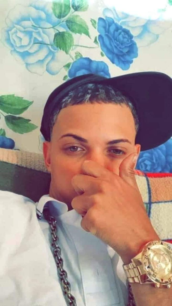 odiado por vários porém nenhum comédia me intimida, quem me protege não dorme, fé no justo 🤴🏻