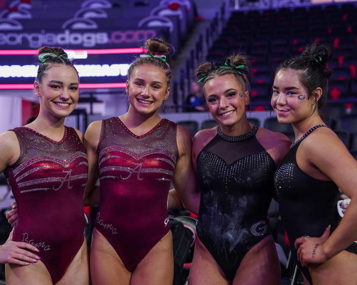 UGAGymnastics's tweet photo. Pre-meet photos!

Green bows for Michigan State 💚

🔴⚫️📸🐶
#GloryGlory | #GoDawgs https://t.co/XhJ0bb26a3