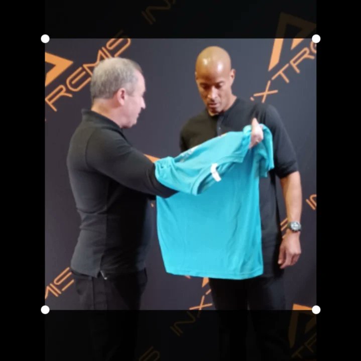 dublinmountain3's tweet photo. Telling @davidgoggins about the #Dublinwaymarathon taking place this May for The Children's Health Foundation #childrenshealthfoudation https://t.co/sB5enI71pb
