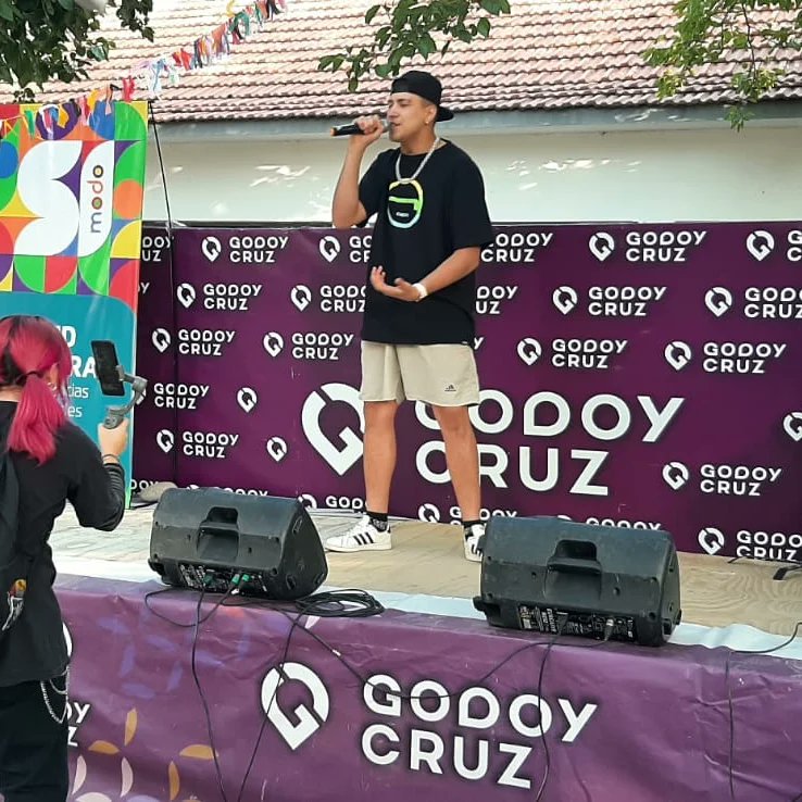 MinSaludMza's tweet photo. 👉 La ministra @AnaMariaNadal2 y el intendente @TadeoGZ participan del "Remix Carnaval" con el que se sigue celebrando la inauguración del #ModoSI ubicado en Godoy Cruz.

Actúan artistas en vivo y hay actividades de boxeo, hip hop, funcional y danza urbana, entre otras. https://t.co/NSnsj20c89