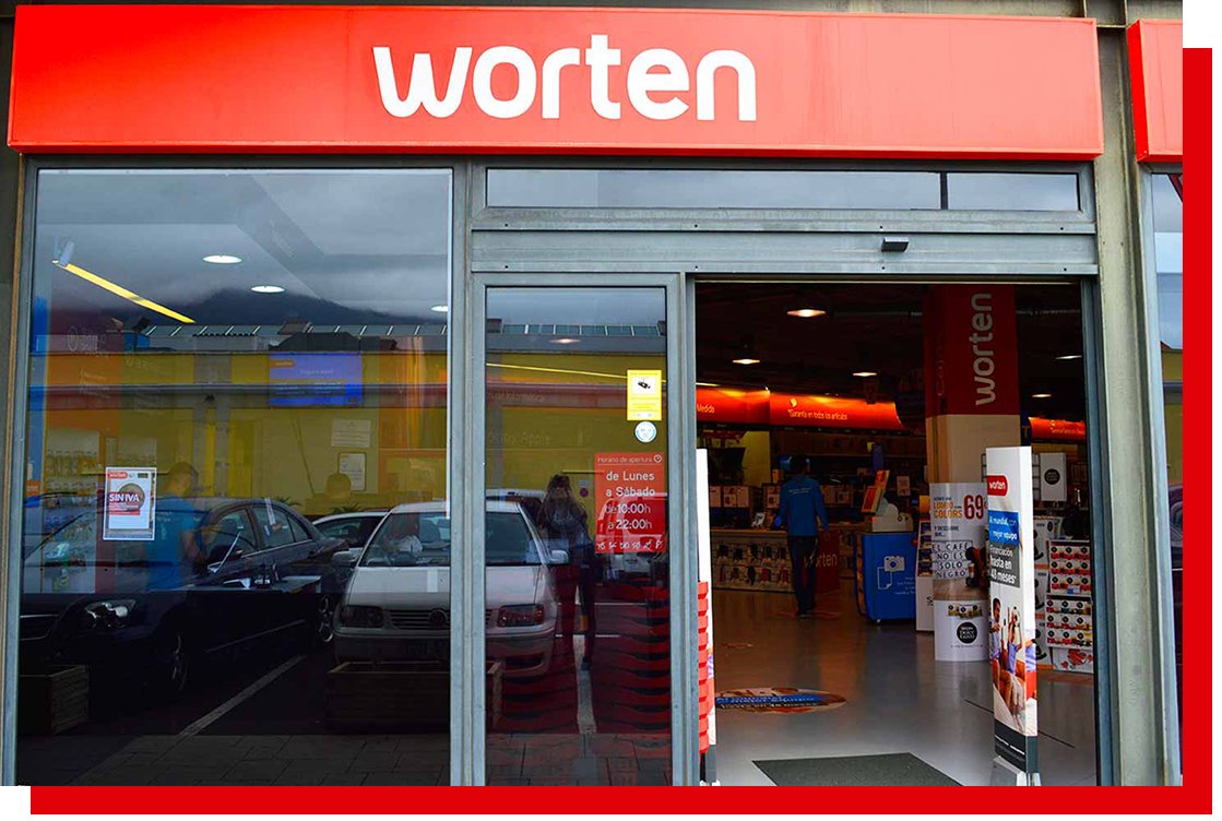 FreddyToBurn's tweet photo. Hacia tiempo que no pasaba por aquí pero @WortenES concretamente la tienda de Worten en La Orotava me ha echado un pulso y tengo que denunciar una injusticia que pasó a relatar a continuación. Imaginen que un familiar suyo acude allá por junio del 2021 para comprar un iPhone SE https://t.co/Q4kPxw9FHr