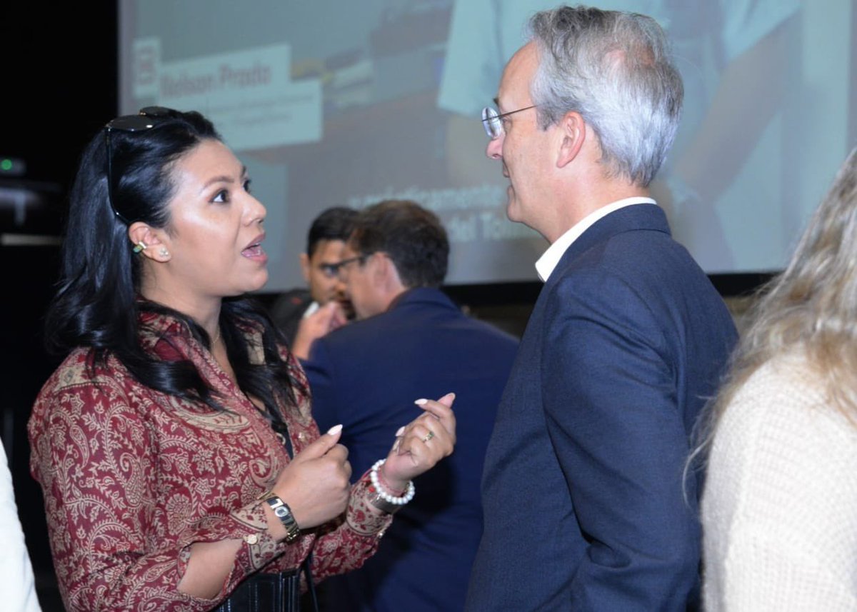 paminagonzalez's tweet photo. Ha sido un placer asistir al Primer Encuentro Empresarial del 2023: "Oportunidades en un año de transición" y conversar con @erikmonto, director #ForoDePresidentes, Mario Pardo Pdte ejecutivo de @BBVA Colombia y Carlos Londoño Pdte de @Helados_Popsy. ¡Gracias por la invitación! https://t.co/eApZteUoXZ