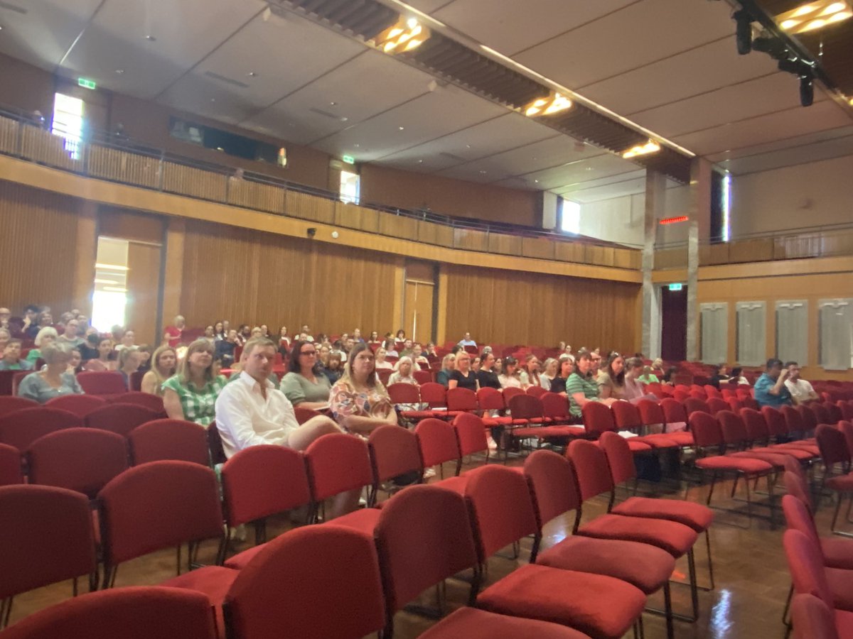 lisam2111's tweet photo. You can lead a horse to water but you can’t make them drink… but you can add salt to the oats to make them want to drink.  Dr Andrew Martin (U of NSW) on increasing engagement by creating the conditions that motivate students to learn. #ASRTConference2023. https://t.co/2iphbA2q6v