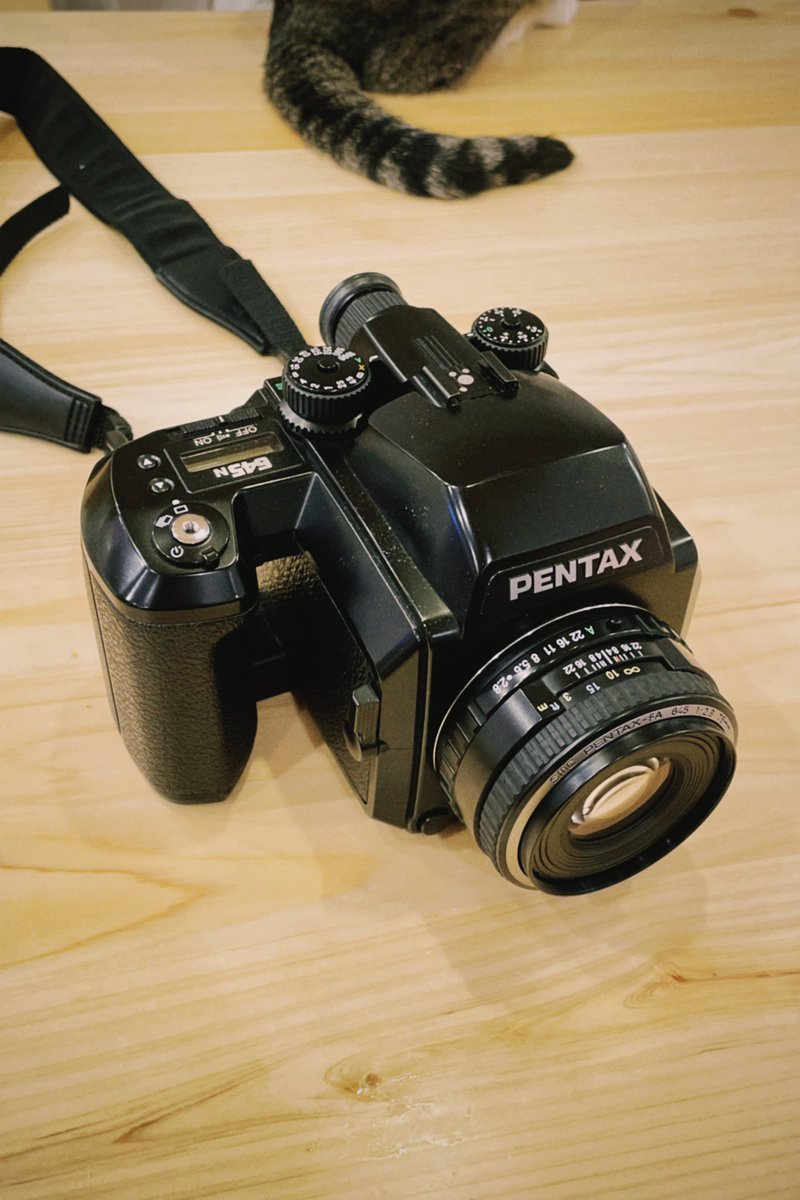 piroji_foto0208's tweet photo. 中判フィルムカメラ買いました。一枚にかかるコストが大変アレですが、早速日曜日のポトレで使ってみます。ハイ。

#pentax #pentax645n #middleformat #中判フィルム #中判カメラ #フィルムカメラ https://t.co/B93Dq3HMsk