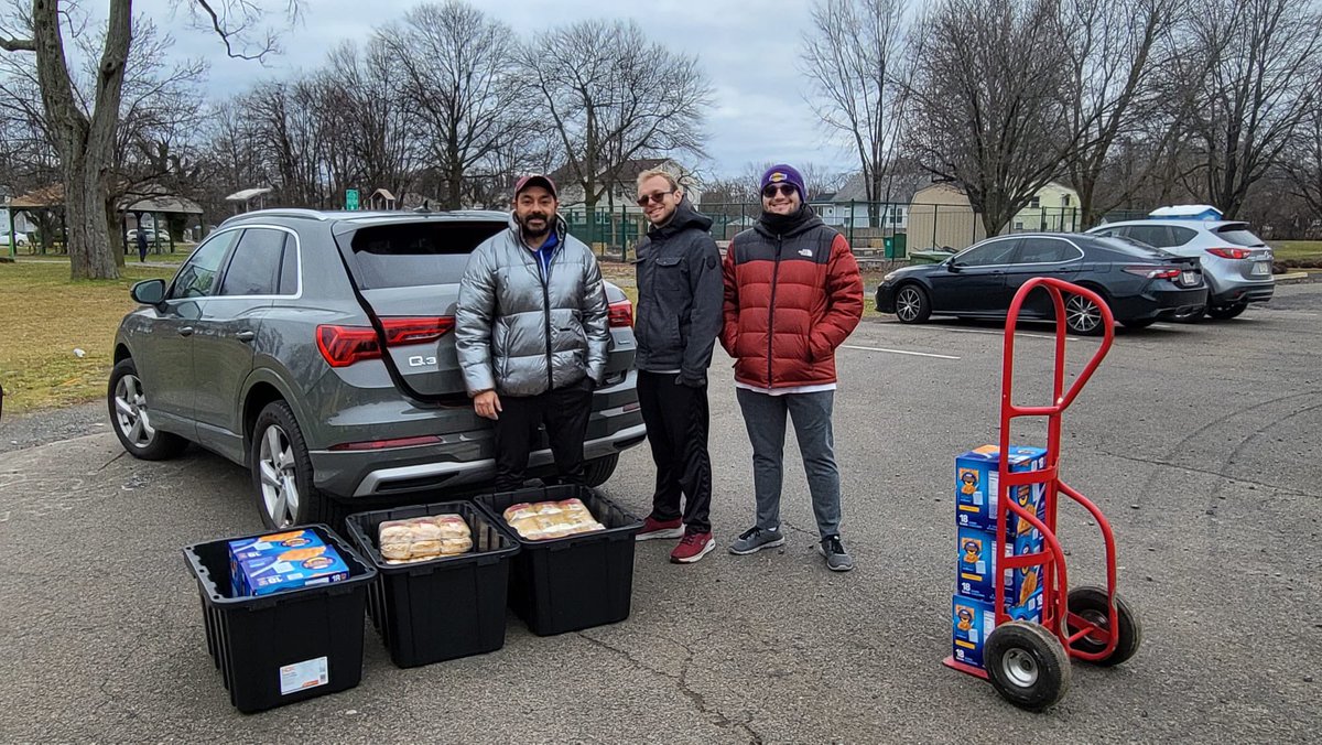 KhalsaAidUSA's tweet image. Khalsa Aid New Jersey delivered non-perishable food and winter items to the Hands of Hope food pantry in Edison, NJ. These will be distributed to families and individuals facing food insecurity. 

#nonperishablefood #winteritems #nj #volunteers #khalsaaidusa #khalsaaid