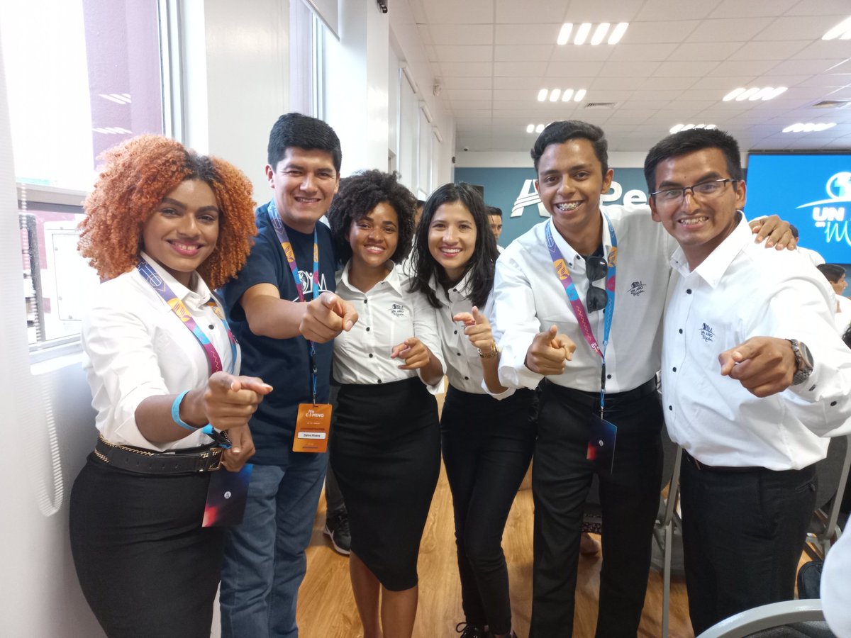 AdventistasAPCE's tweet photo. ✨️¡Bienvenidos!
Recibimos con alegría al nuevo equipo #OyimAPCE conformado por 18 jóvenes 🇵🇪🇧🇷que dedicaran 1 año a la misión, y son parte de los 120 voluntarios de @AdventistasUPN.

#ItsComing 
#CongresoJA
#CongresoUPN https://t.co/iFggpP0oDe