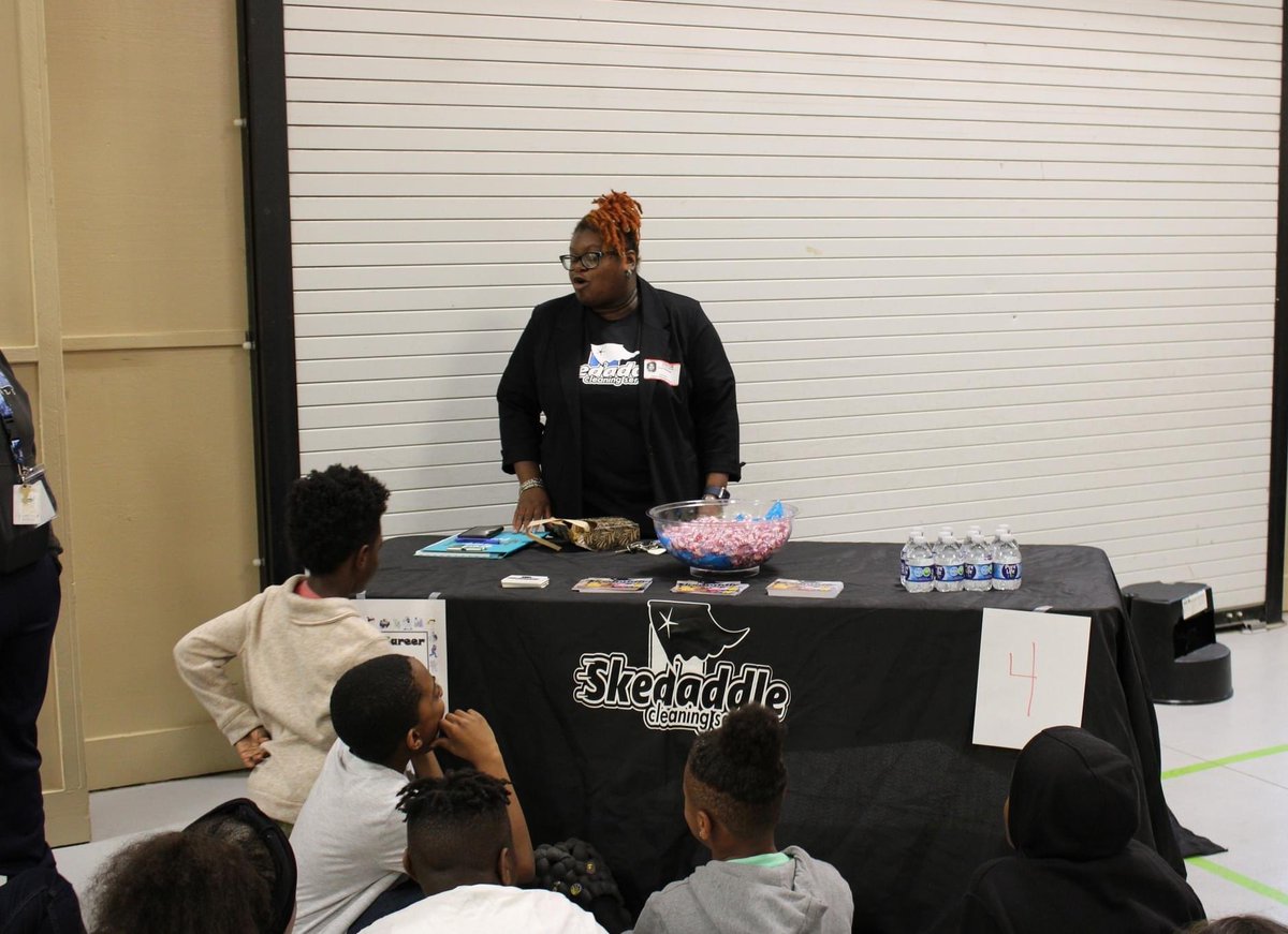 EufaulaCS's tweet photo. Today the Eufaula Elementary School held a Career Fair to get students thinking about their future.  🧐 Thank you to all of the businesses who participated and shined a light 💡on the exciting careers our students could explore!
#WeAreECS #ExpectExcellence https://t.co/7tSJZnsxfu