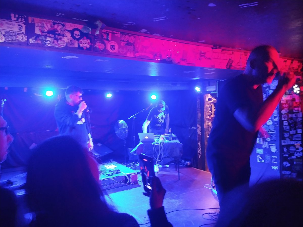 deksta's tweet photo. Koncert PSH na sedmičce byl bomba. Až na to zjištění, že na ně chodím už víc než dvacet let - kdy ty kids v první řadě ještě nebyly na světě... #letito https://t.co/EbunqORtNL
