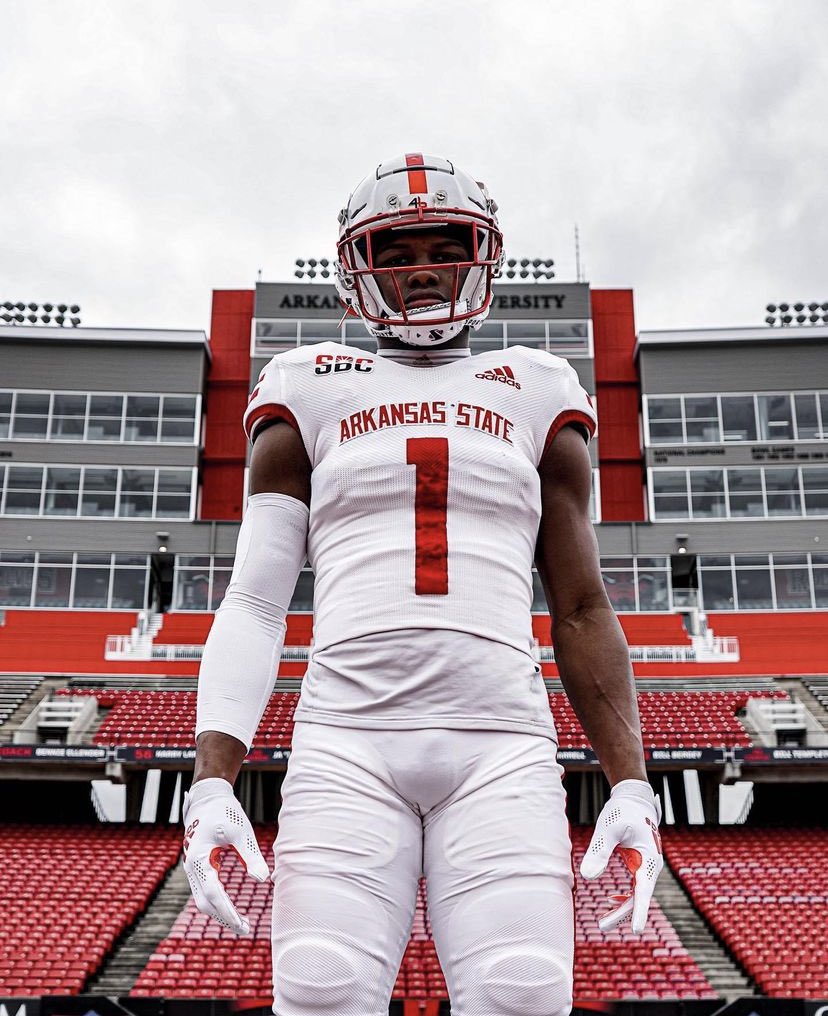 Dmarzavion11's tweet photo. #AGTG Blessed to receive my FIRST
D1 offer from Arkansas State University @RecruitGeorgia @AStateFB https://t.co/yAgX0onDgo