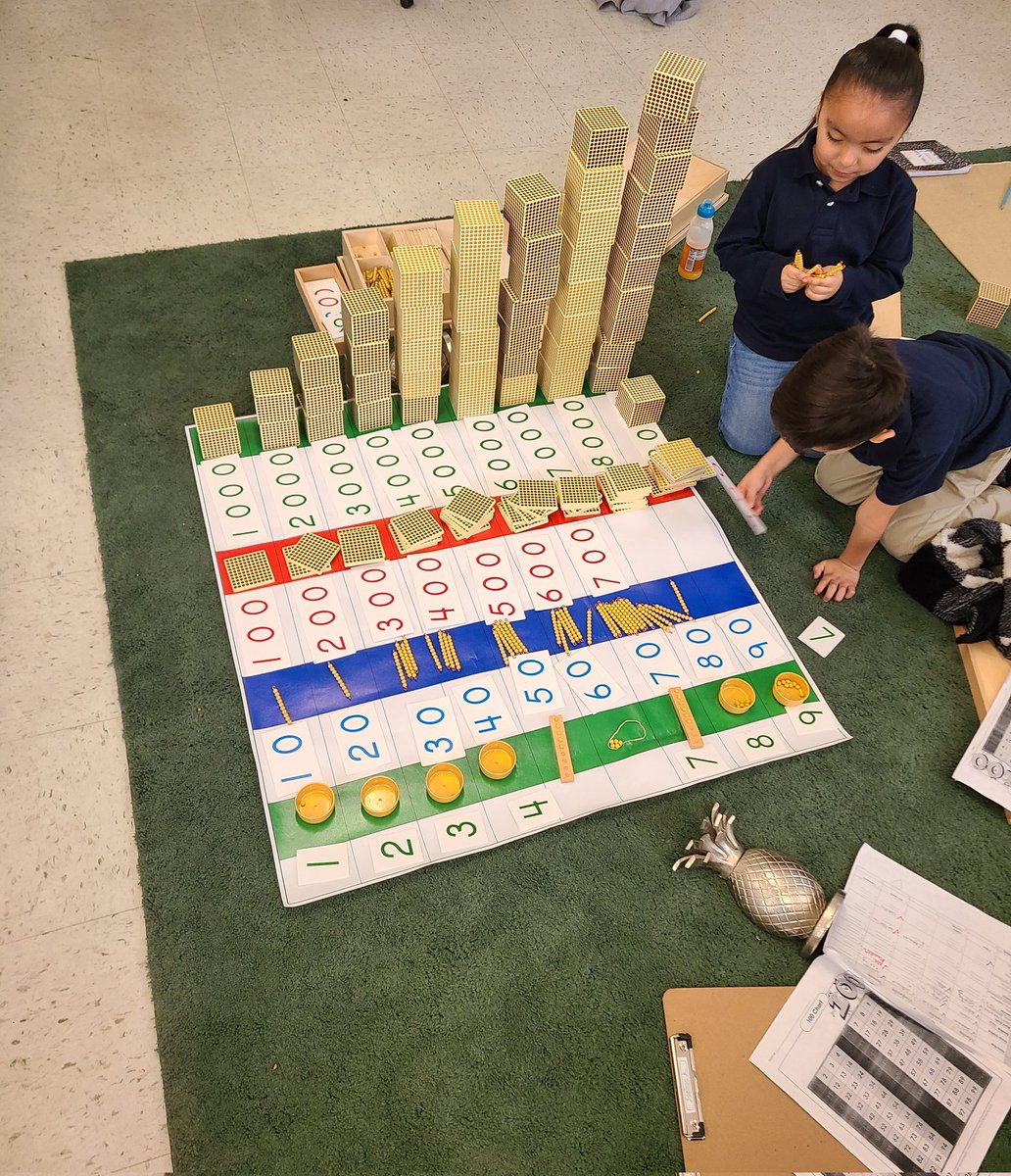 LDZMontessori's tweet image. My students enjoying and focusing on the 45 layout today 😊 #lowerelementary #montessori #LDZlegacy @LDZ_Principal @LDZEagles