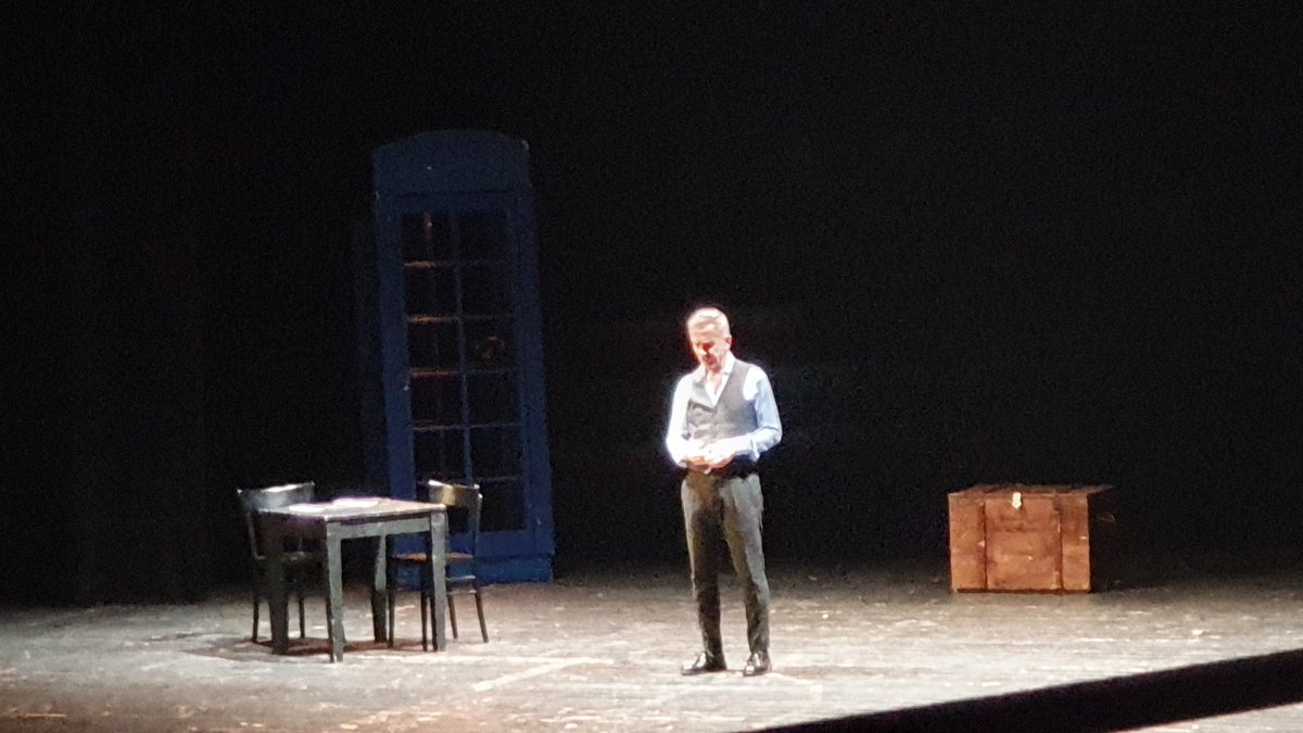 GiacomoRauli's tweet image. Seduta defaticante post presentazioni #F1 con Federico #Buffa a Ferrara che racconta l'incontro tra Riva e De André. Spettacolo sublime