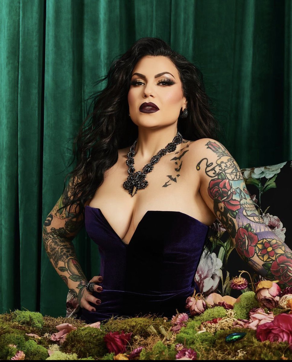 Nikki Grayson (@hellionnikki) on Twitter photo 