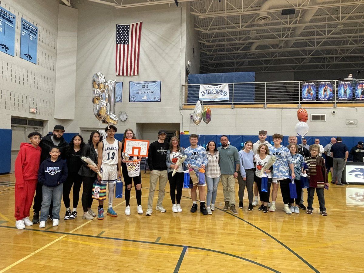 JackiMader's tweet photo. Varsity basketball senior night! Congratulations to Cohyn, Isaiah, and Kyle! 💙🐾💙@WeAreGananda @GHSAthletics1 @GanandaRACHS https://t.co/W2467jsOa5