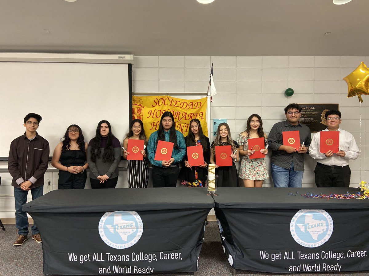 CHernandez120's tweet photo. Celebrating the new Hispanic Honor Society members! @SamRayburn_HS https://t.co/J7Gk9qnzED