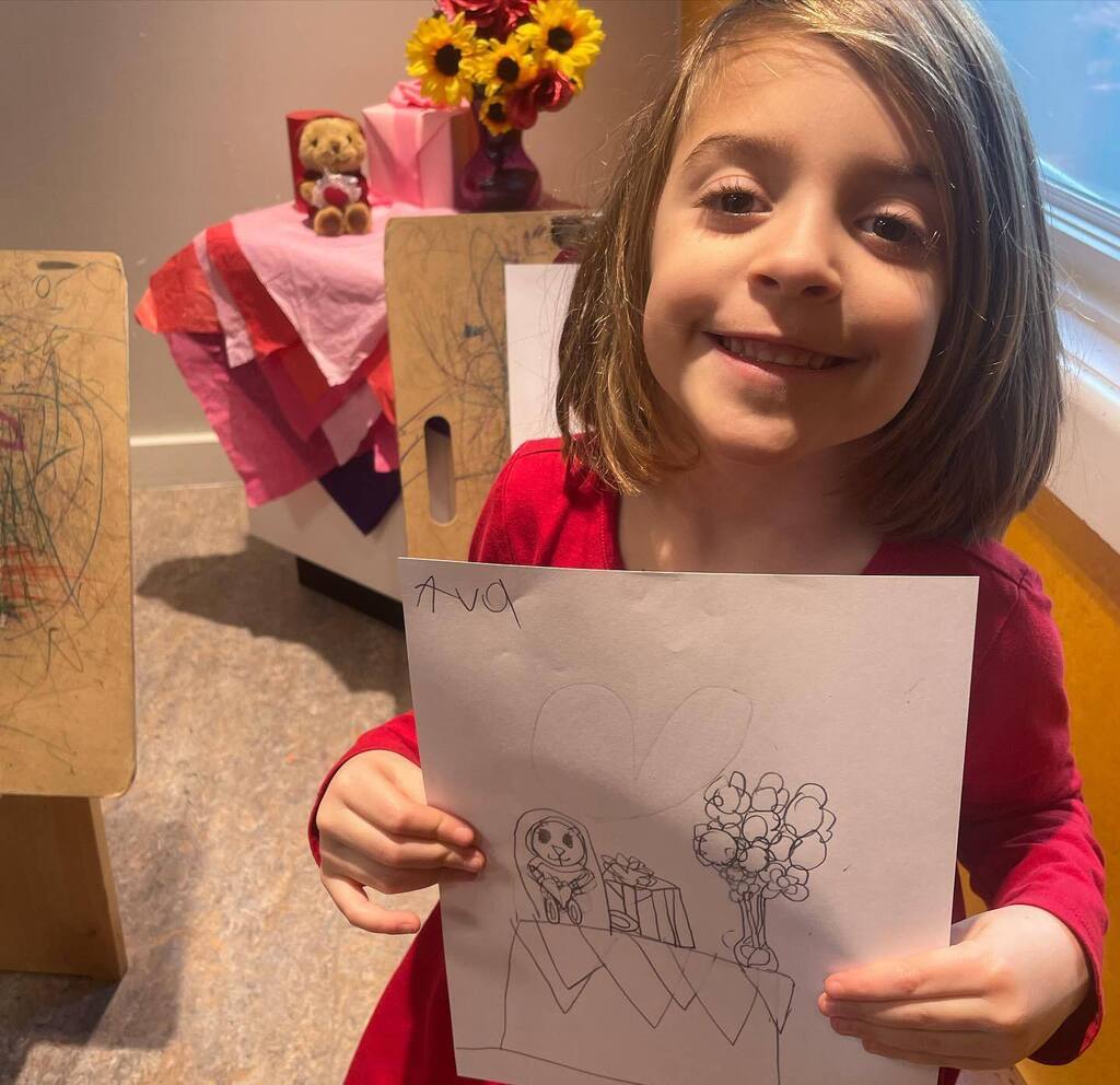 nicolespag's tweet photo. Ava drew her first still life ❤️ #magichouse https://t.co/yYrw0C5AoU https://t.co/RUKMXsV9iV