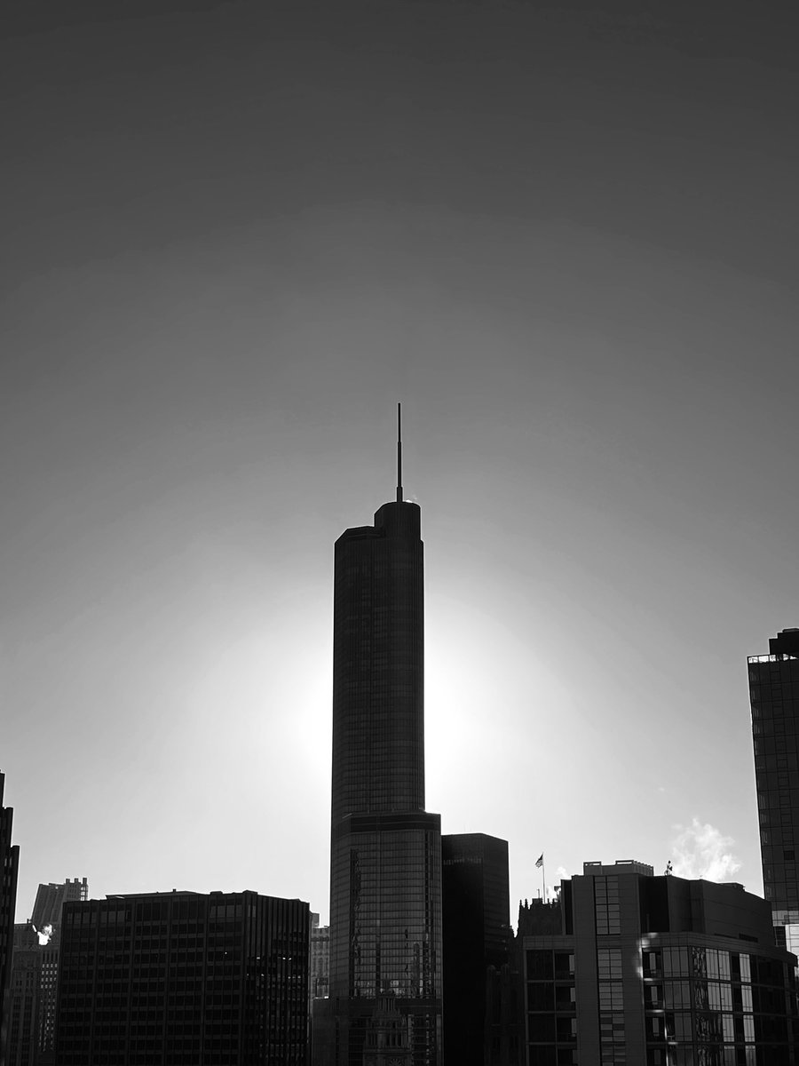 Sunsetting the week. #Chicago