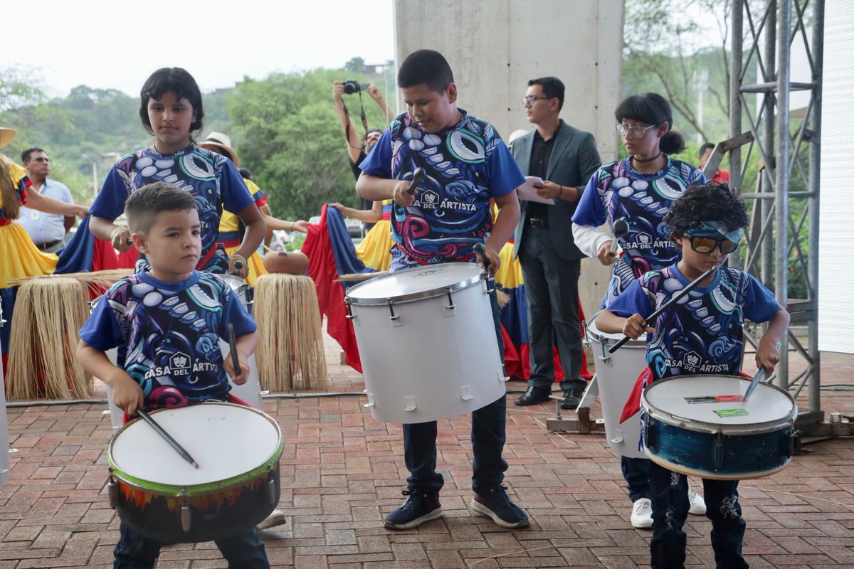 Cultura_Ec's tweet photo. ¡Llegamos con arte y cultura a Manabí! 

En Portoviejo se presentó el Centro Cultural Casa del Artista, beneficiario del proyecto emblemático #TeatroDelBarrio. Esta actividad se desarrolló en el marco de la primera Feria Infancia con Futuro del 2023. https://t.co/xJU9KZVOYd