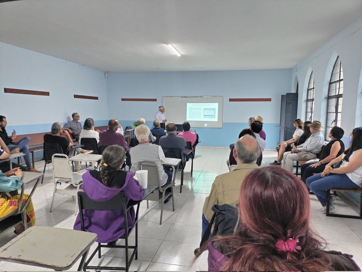 ciapecjalisco's tweet photo. Con el Dr. Roberto Jiménez Vargas https://t.co/pHy1RDntn7